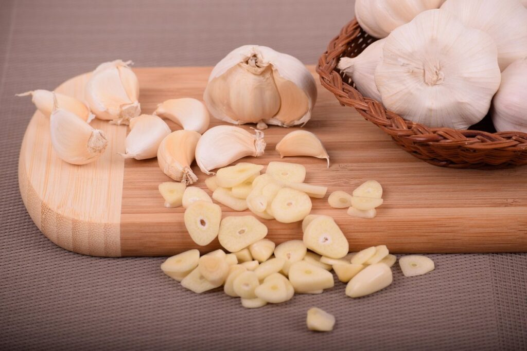 garlic spacing
